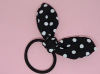 Elastiek met oortjes zwart en witte stippen